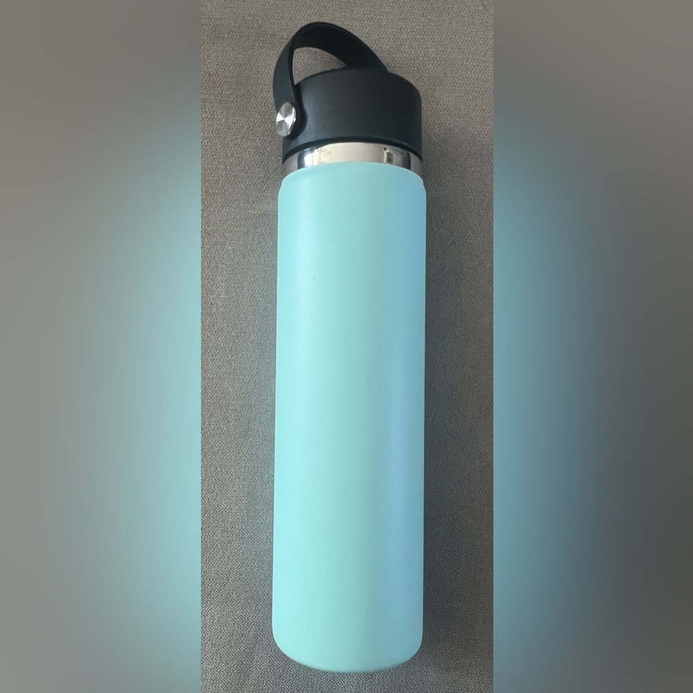 Hydro Flask Light Blue Straw Top 24oz Water Bottle - Picture 2 of 6